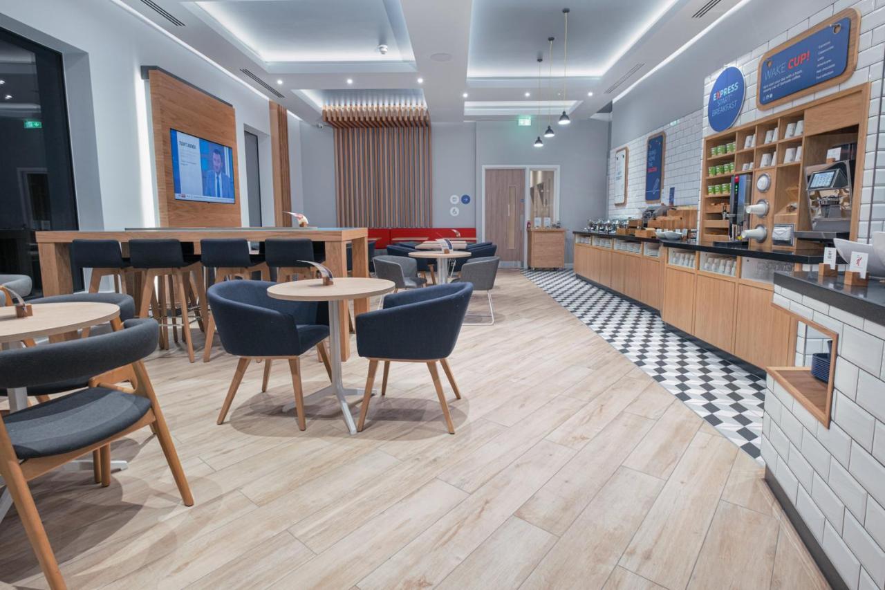 Holiday Inn Express - Fleet By Ihg Экстерьер фото