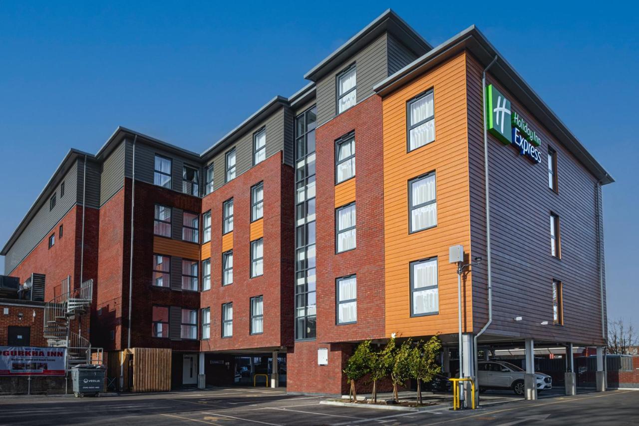 Holiday Inn Express - Fleet By Ihg Экстерьер фото
