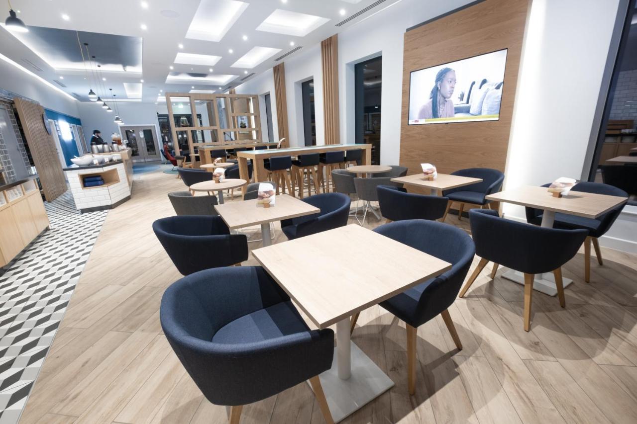 Holiday Inn Express - Fleet By Ihg Экстерьер фото