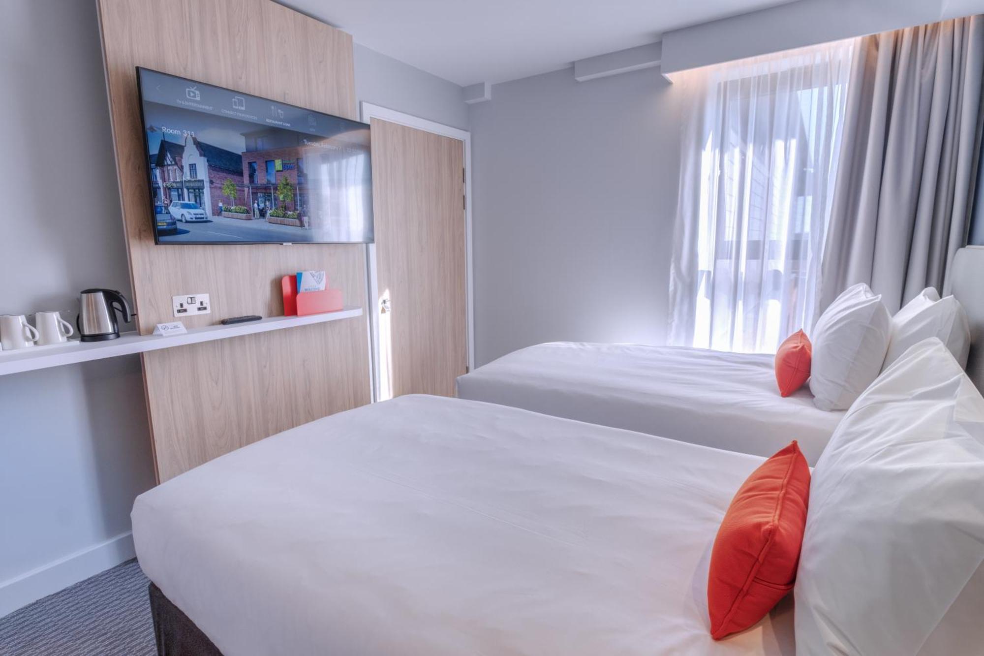 Holiday Inn Express - Fleet By Ihg Экстерьер фото